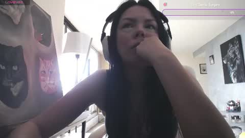 Snapshot of tinykylie chatting on July 26, 2026, 8:38 pm stage Kylie Sinner brand CLITBAIT online show from July 26, 2026, 8:38 pm