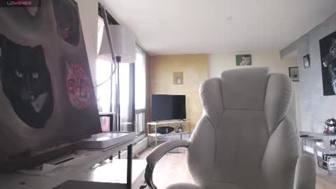 Snapshot of tinykylie chatting on July 27, 2026, 9:55 pm stage Kylie Sinner brand CLITBAIT online show from July 27, 2026, 9:55 pm