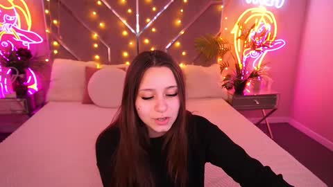 tinynataliee online show from March 18, 2026, 3:04 pm