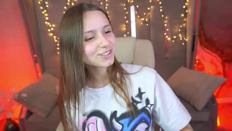 tinynataliee online show from April 28, 2026, 12:43 pm