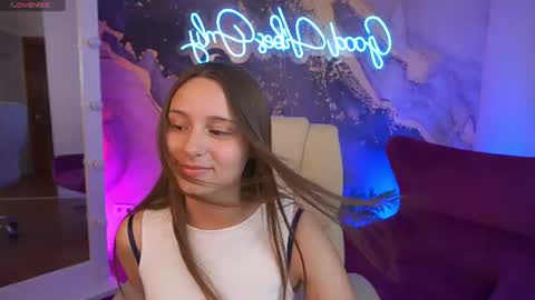 Snapshot of tinynataliee chatting on June 19, 2026, 7:06 pm tinynataliee online show from June 19, 2026, 7:06 pm