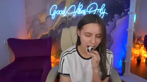 Snapshot of tinynataliee chatting on June 26, 2026, 7:46 am tinynataliee online show from June 26, 2026, 7:46 am