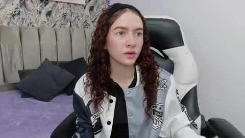 Snapshot of tinysophi chatting on February 4, 2026, 7:09 pm tinysophi online show from February 4, 2026, 7:09 pm