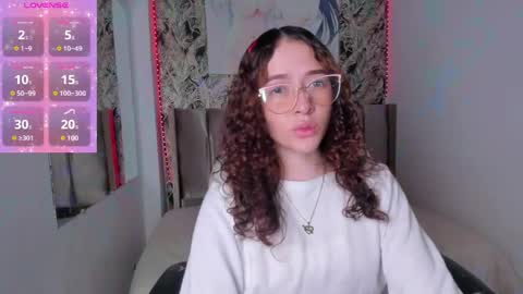 Snapshot of tinysophi chatting on June 7, 2026, 2:21 pm tinysophi online show from June 7, 2026, 2:21 pm