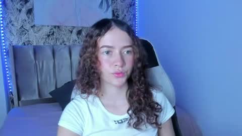 Snapshot of tinysophi chatting on June 15, 2026, 4:20 pm tinysophi online show from June 15, 2026, 4:20 pm