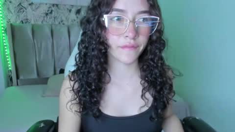 Snapshot of tinysophi chatting on June 26, 2026, 2:43 pm tinysophi online show from June 26, 2026, 2:43 pm