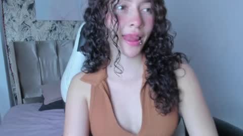 Snapshot of tinysophi chatting on June 27, 2026, 2:23 pm tinysophi online show from June 27, 2026, 2:23 pm