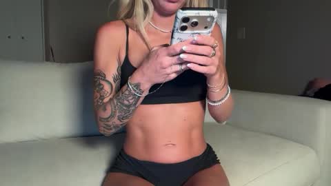Snapshot of tinytayy chatting on June 11, 2026, 3:26 am tinytayy online show from June 11, 2026, 3:26 am