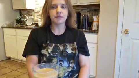 Snapshot of tinywithtiddies chatting on October 21, 2025, 1:34 pm tinywithtiddies online show from October 21, 2025, 1:34 pm