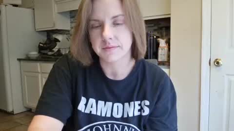 Snapshot of tinywithtiddies chatting on October 26, 2025, 2:12 pm tinywithtiddies online show from October 26, 2025, 2:12 pm