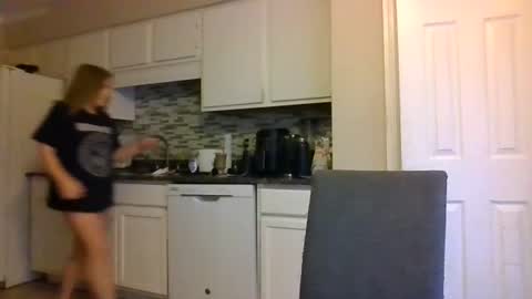 Snapshot of tinywithtiddies chatting on December 5, 2025, 1:31 pm tinywithtiddies online show from December 5, 2025, 1:31 pm