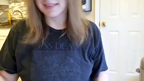 Snapshot of tinywithtiddies chatting on March 13, 2026, 1:18 pm tinywithtiddies online show from March 13, 2026, 1:18 pm