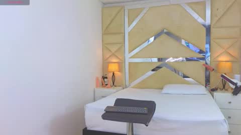 Snapshot of tiphani_walker_ chatting on November 28, 2025, 11:18 pm Tiphani Walker online show from November 28, 2025, 11:18 pm