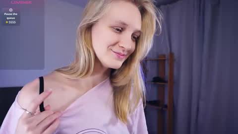 Snapshot of tobicovitt chatting on November 1, 2025, 6:04 am Mary online show from November 1, 2025, 6:04 am