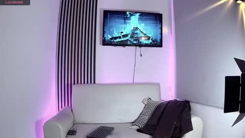 toji lee online show from November 7, 2025, 10:54 pm