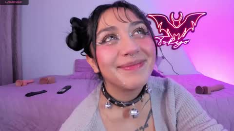   Independent model online show from March 1, 2025, 4:15 am