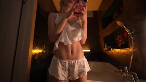 Snapshot of tollysage chatting on November 6, 2025, 8:21 pm Sage. TG channel online show from November 6, 2025, 8:21 pm