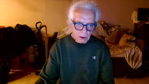 Snapshot of tom112292014 chatting on May 23, 2026, 10:14 pm tom112292014 online show from May 23, 2026, 10:14 pm