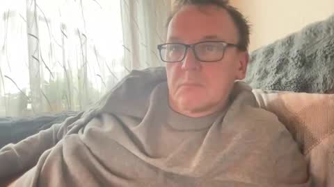 Snapshot of tom6644 chatting on November 28, 2025, 2:42 pm Tom online show from November 28, 2025, 2:42 pm