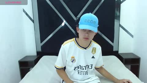 Snapshot of tom_0002 chatting on October 25, 2025, 7:41 pm tom_0002 online show from October 25, 2025, 7:41 pm