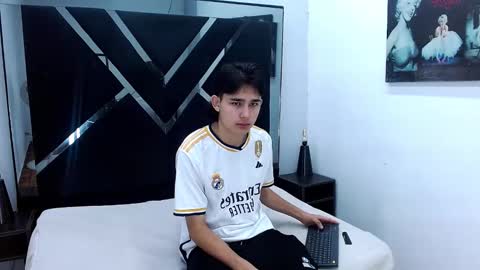 Snapshot of tom_0002 chatting on December 5, 2025, 12:03 pm tom_0002 online show from December 5, 2025, 12:03 pm