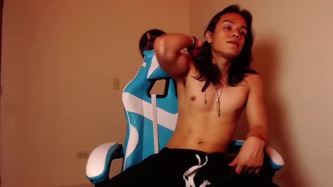 Snapshot of tom_1945 chatting on October 13, 2025, 3:39 am tom online show from October 13, 2025, 3:39 am