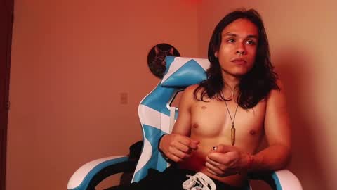 Snapshot of tom_1945 chatting on October 19, 2025, 5:30 am tom online show from October 19, 2025, 5:30 am