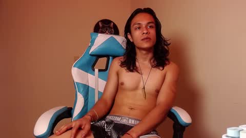 Snapshot of tom_1945 chatting on October 23, 2025, 5:07 am tom online show from October 23, 2025, 5:07 am