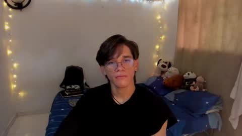 Tom Blue online show from October 30, 2025, 6:41 pm