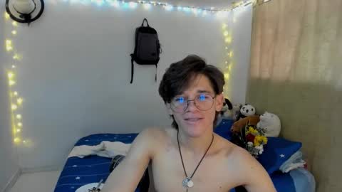 Tom Blue online show from October 31, 2025, 3:13 pm