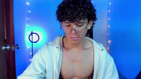 Tom Blue online show from May 4, 2026, 4:36 pm