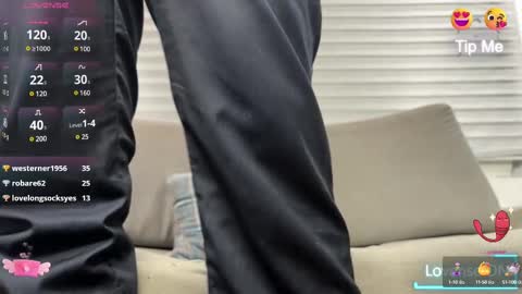 Snapshot of tom_blunt96 chatting on February 15, 2025, 2:47 am TOM online show from February 15, 2025, 2:47 am