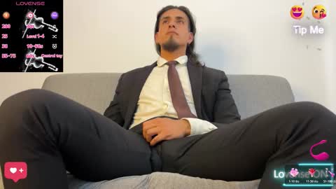 Snapshot of tom_blunt96 chatting on December 3, 2025, 5:55 pm TOM online show from December 3, 2025, 5:55 pm