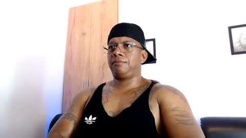 Snapshot of tom_miller chatting on February 19, 2025, 8:33 am Tom Miller online show from February 19, 2025, 8:33 am