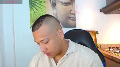 Snapshot of tom_muscle1 chatting on February 4, 2025, 11:49 am Tom muscle1 online show from February 4, 2025, 11:49 am