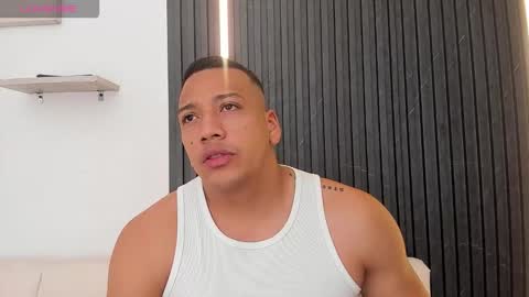 Snapshot of tom_muscle1 chatting on September 9, 2025, 11:43 am Tom muscle1 online show from September 9, 2025, 11:43 am