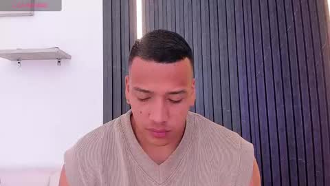 Snapshot of tom_muscle1 chatting on September 13, 2025, 12:05 pm Tom muscle1 online show from September 13, 2025, 12:05 pm