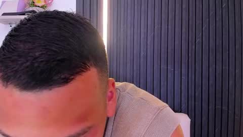 Snapshot of tom_muscle1 chatting on September 25, 2025, 11:58 am Tom muscle1 online show from September 25, 2025, 11:58 am