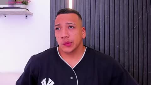 Snapshot of tom_muscle1 chatting on October 7, 2025, 11:51 am Tom muscle1 online show from October 7, 2025, 11:51 am