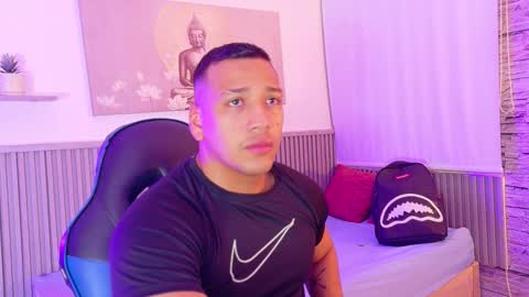 Snapshot of tom_muscle1 chatting on October 19, 2025, 12:28 pm Tom muscle1 online show from October 19, 2025, 12:28 pm