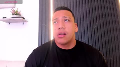 Snapshot of tom_muscle1 chatting on November 9, 2025, 12:14 pm Tom muscle1 online show from November 9, 2025, 12:14 pm