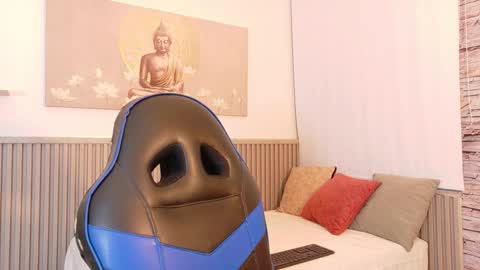 Snapshot of tom_muscle1 chatting on November 20, 2025, 12:05 pm Tom muscle1 online show from November 20, 2025, 12:05 pm