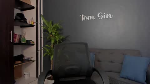 Snapshot of tom_sin_ chatting on December 4, 2024, 11:46 pm Tom Sin online show from December 4, 2024, 11:46 pm