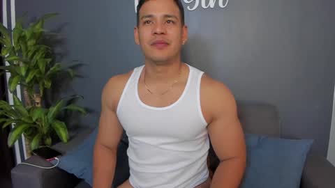 Snapshot of tom_sin_ chatting on December 13, 2024, 8:04 pm Tom Sin online show from December 13, 2024, 8:04 pm