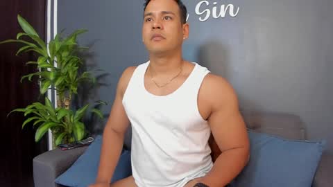 Snapshot of tom_sin_ chatting on December 16, 2024, 9:31 pm Tom Sin online show from December 16, 2024, 9:31 pm