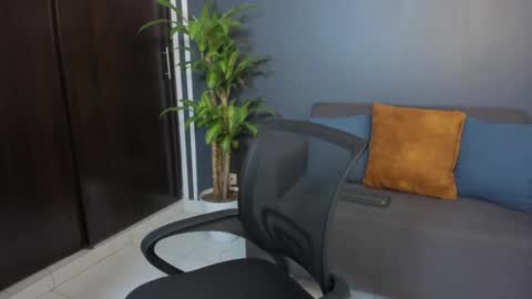 Snapshot of tom_sin_ chatting on January 17, 2025, 9:50 pm Tom Sin online show from January 17, 2025, 9:50 pm