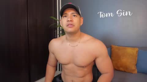 Snapshot of tom_sin_ chatting on January 18, 2025, 12:57 pm Tom Sin online show from January 18, 2025, 12:57 pm