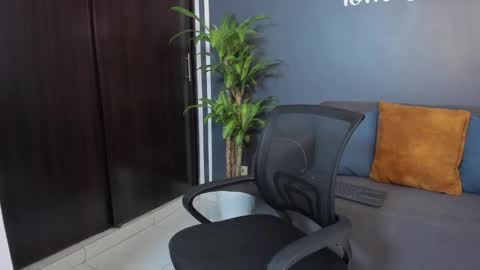 Snapshot of tom_sin_ chatting on January 18, 2025, 3:59 pm Tom Sin online show from January 18, 2025, 3:59 pm