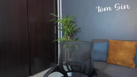 Snapshot of tom_sin_ chatting on January 24, 2025, 8:00 pm Tom Sin online show from January 24, 2025, 8:00 pm