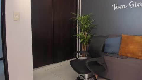 Snapshot of tom_sin_ chatting on February 5, 2025, 1:15 am Tom Sin online show from February 5, 2025, 1:15 am